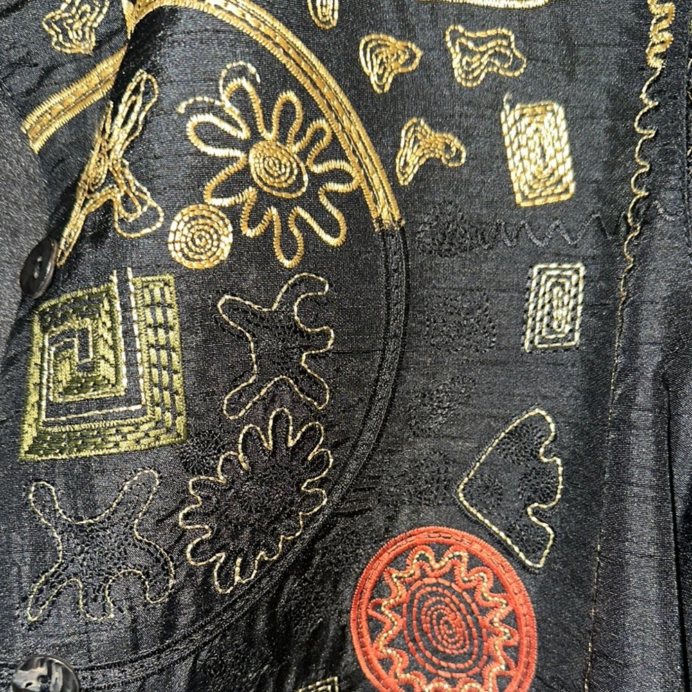 Elegant Black Blazer with Colorful Embroidery - Picture 3 of 10